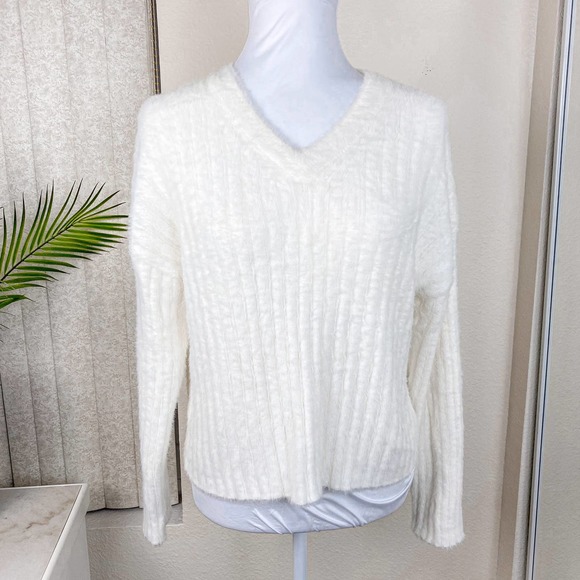 Babaton Top Sweater Slouch White Ulmann Sweater Size Small - Picture 4 of 10